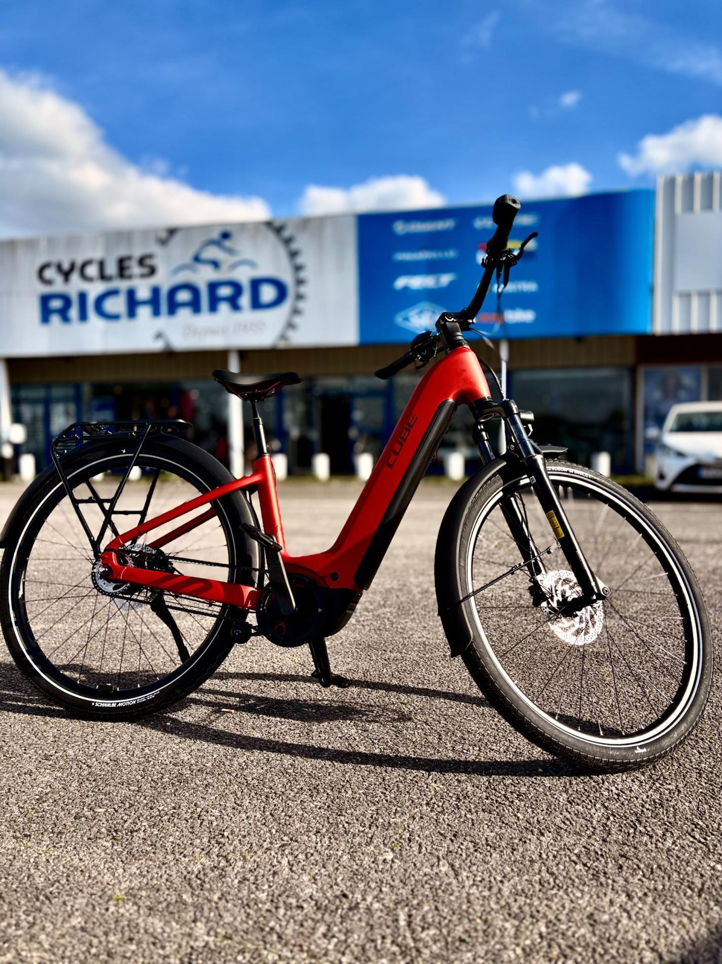 CUBE Touring Hybrid Comfort SLX 800